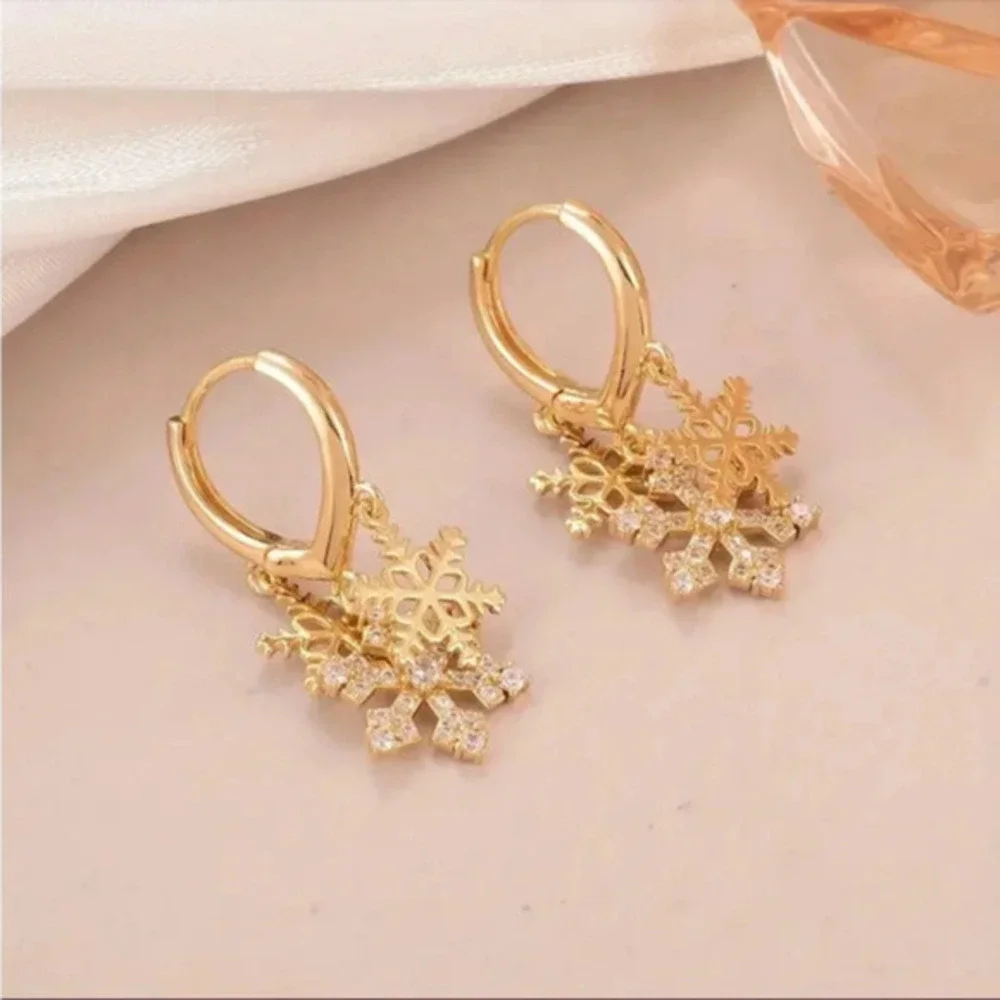 Snowflake Dangle Drop Earrings Gold Tone CZ Crystal Holiday Earrings NWT